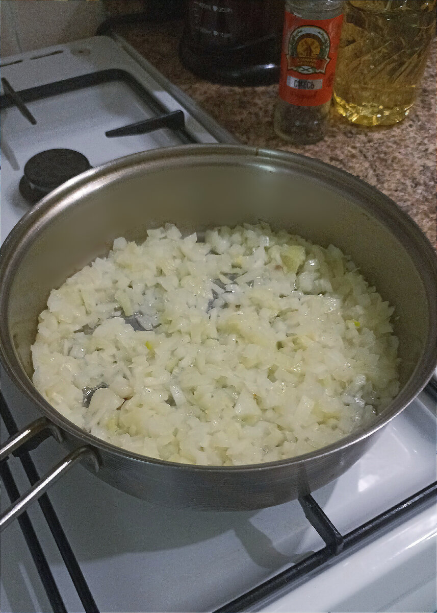 ЧЕМ БОЛЬШЕ ЛУКА, ТЕМ СОЧНЕЕ ПОЛУЧАЕТСЯ НАЧИНКА.