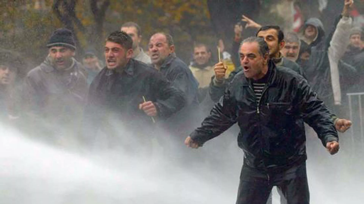 Разгон акции протеста объединенной оппозиции перед парламентом Грузии 7 ноября 2007 года © photo: Sputnik