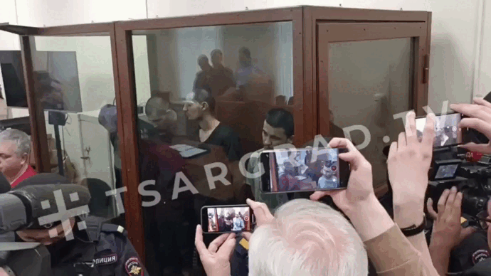 А это уже вся группа пособников, которую успели продлить накануне. 