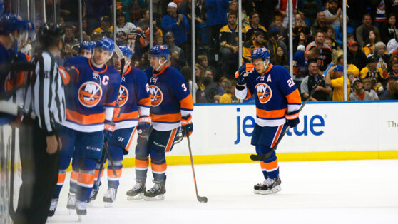    Клуб НХЛ "Нью-Йорк Айлендерс" подписал контракт с экс-нападающим "Спартака" Цыплаковым Андрей Бурков