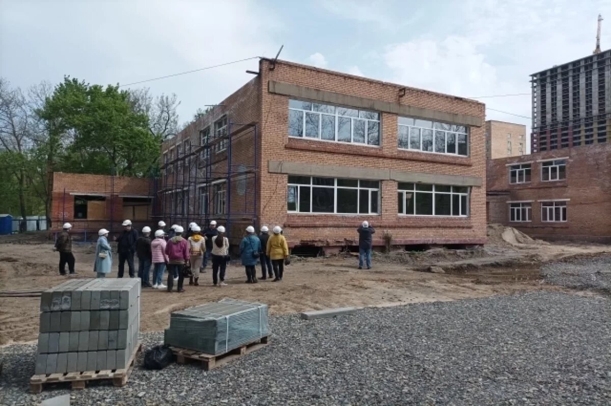    В детсаду на Постышева, 7а укрепляют стены здания и строят детские площадки