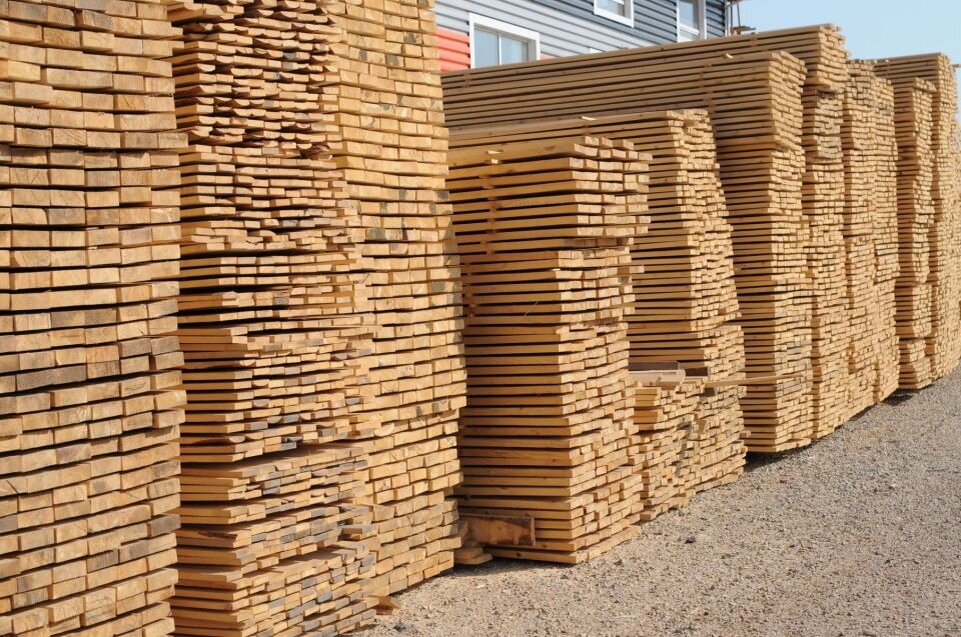    Древесина. Доски. Стройматериалы. Источник: blogrb.ru