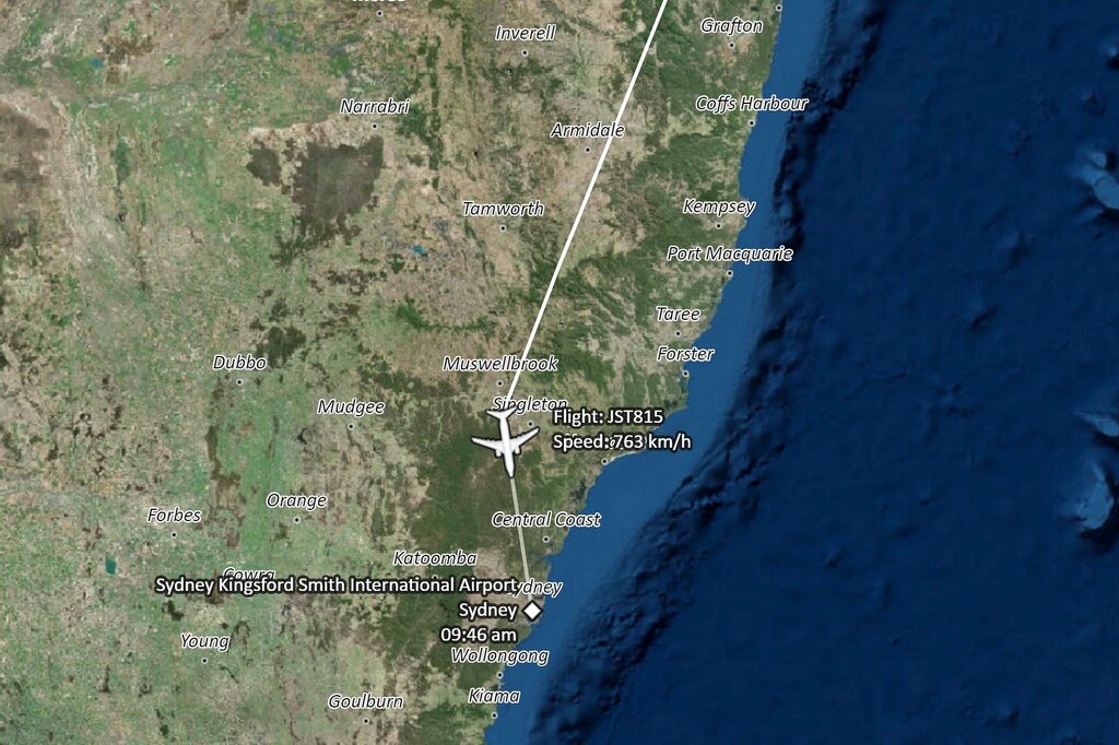 На подлёте к Сиднею. Прилетели вовремя, хотя вылет рейса немного задержали.