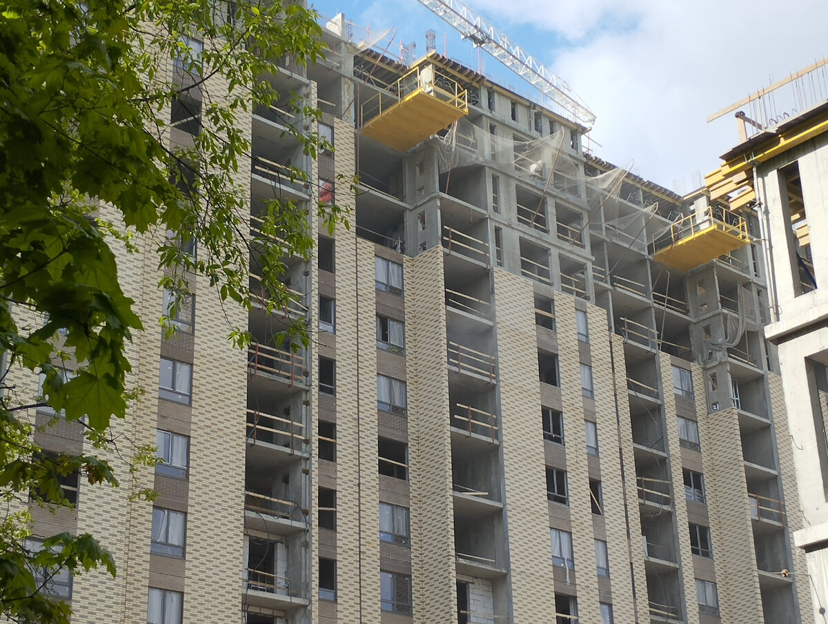 Строительство новых домов по реновации на улице Маршала Чуйкова, 9. Фото автора