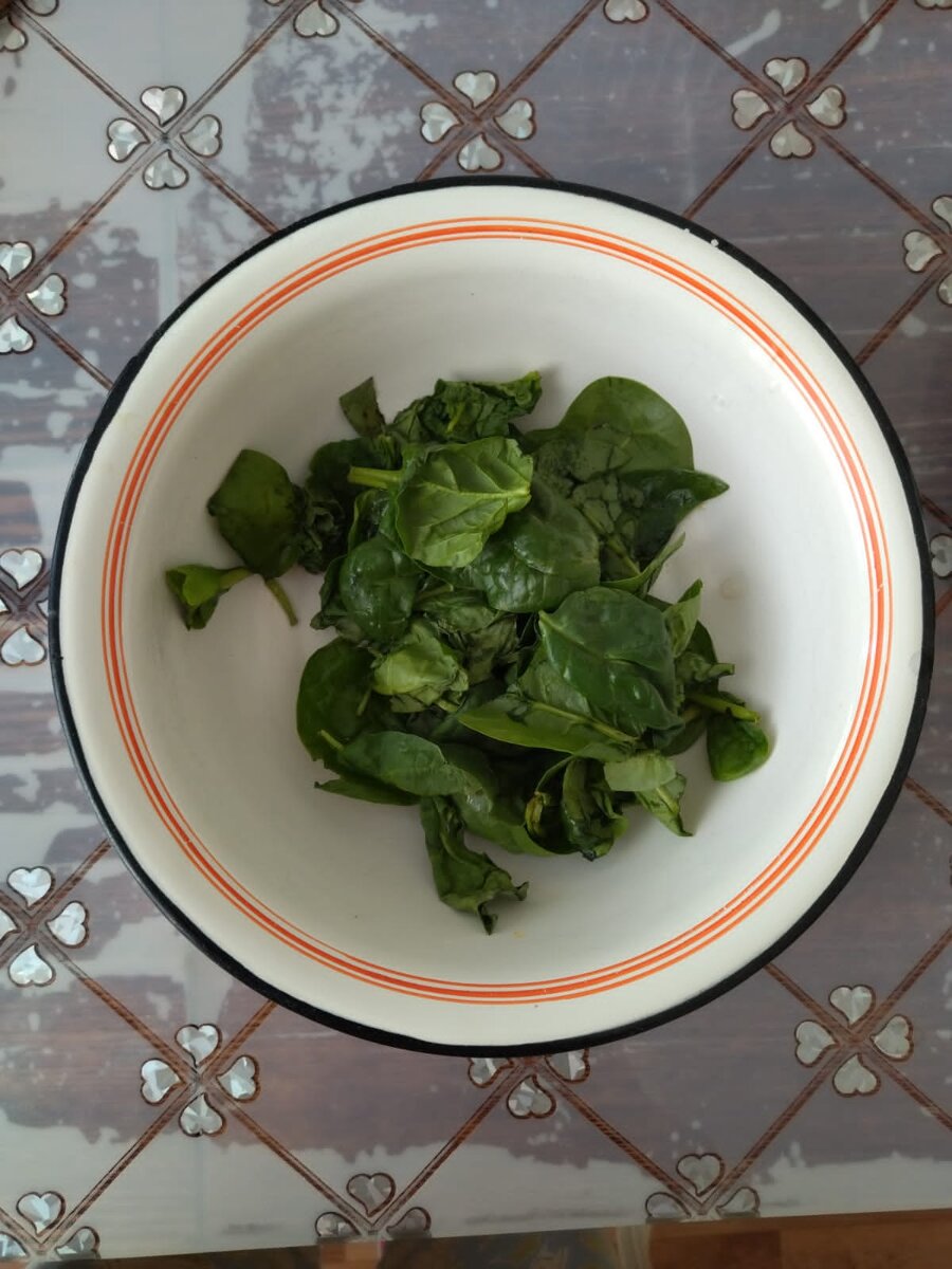 Шпинат измельчаем