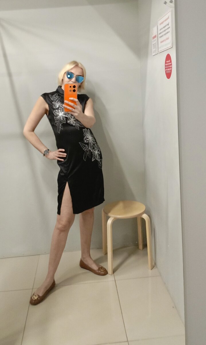 Это платье забраковала. Не понравилось, как сидит и разрез слишком высоко. Что фото автора думаю и так ясно, хотя....