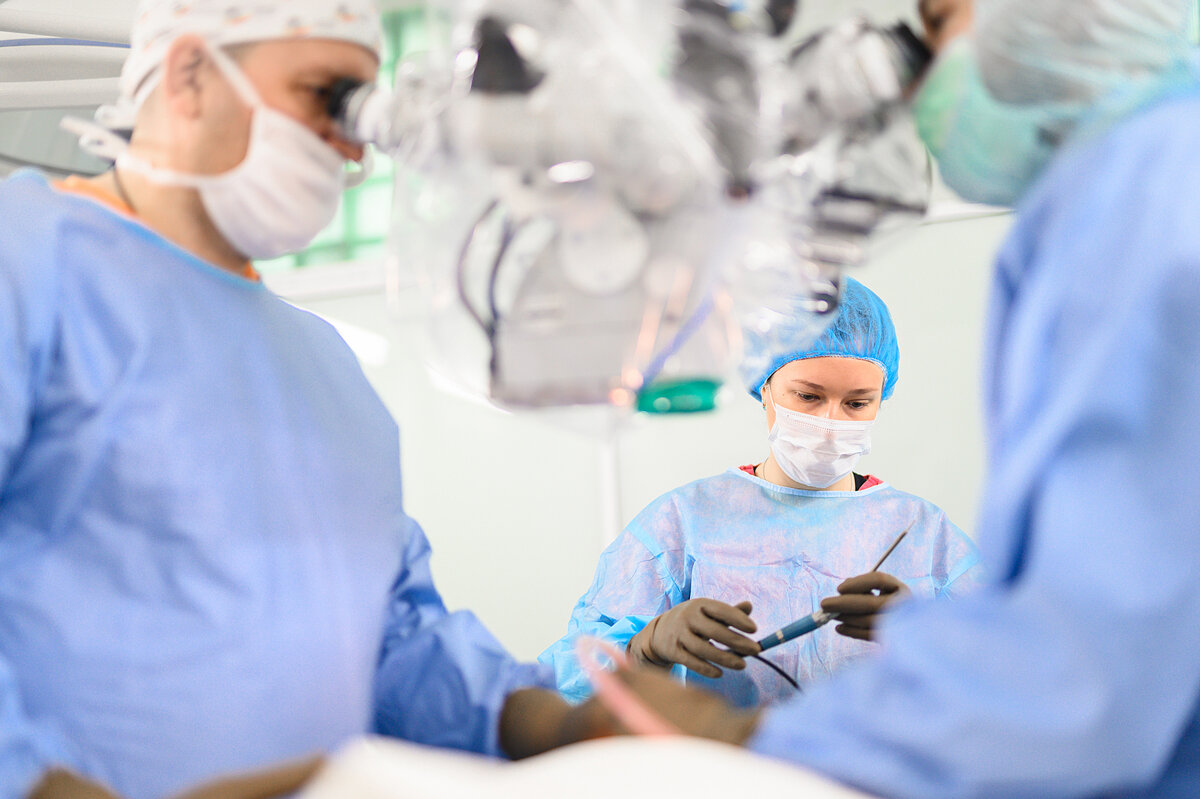 Фото из нейрохирургической операционной. Фото: Новосибирский НИИТО им. Я.Л. Цивьяна