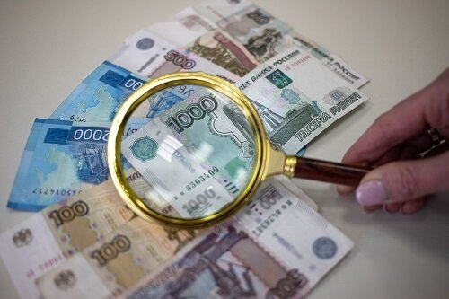 Фальшивок в Тверской области стало меньше. Но попадаются. Поддельными бывают даже 100 рублей