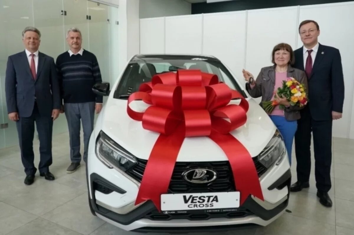    Победительнице конкурса про Самарскую область передали новую LADA Vesta