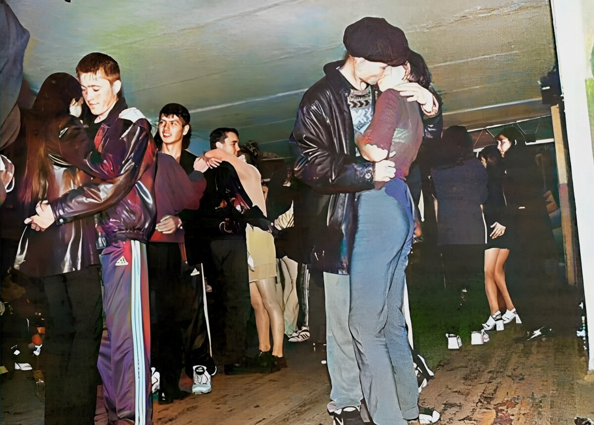 Вспомним западные хиты, под которые мы отжигали на дискотеках и в клубах в лихие годы