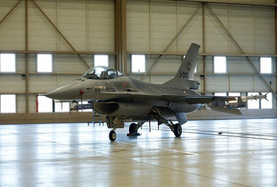    F-16
