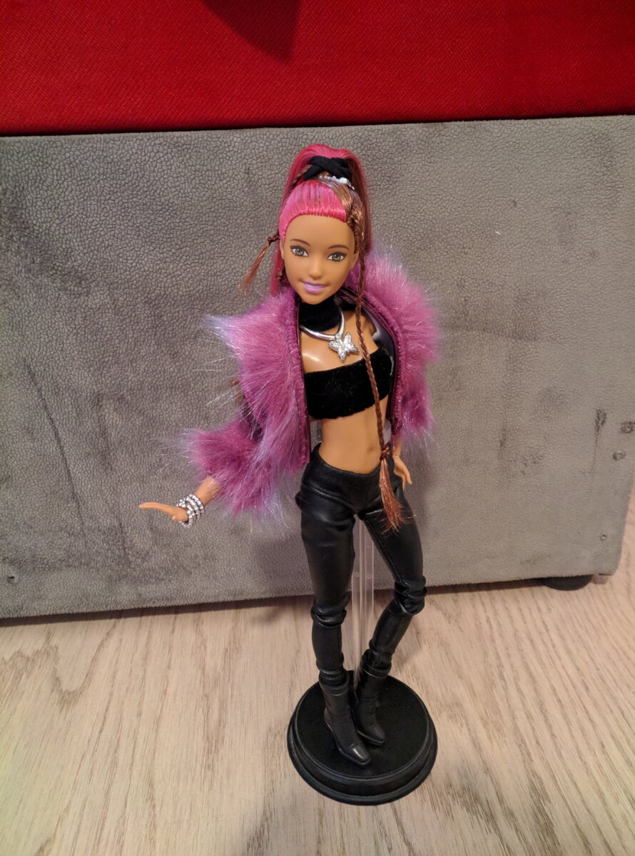 Barbie Dolphin Magic на теле Made To Move