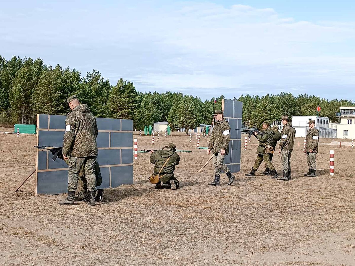 Восемь человек из 18 отправили в Авдеевку, там мужчина попал в плен при российском штурме позиций.  Фото: Фото: ФедералПресс / Дарья Сеймовская