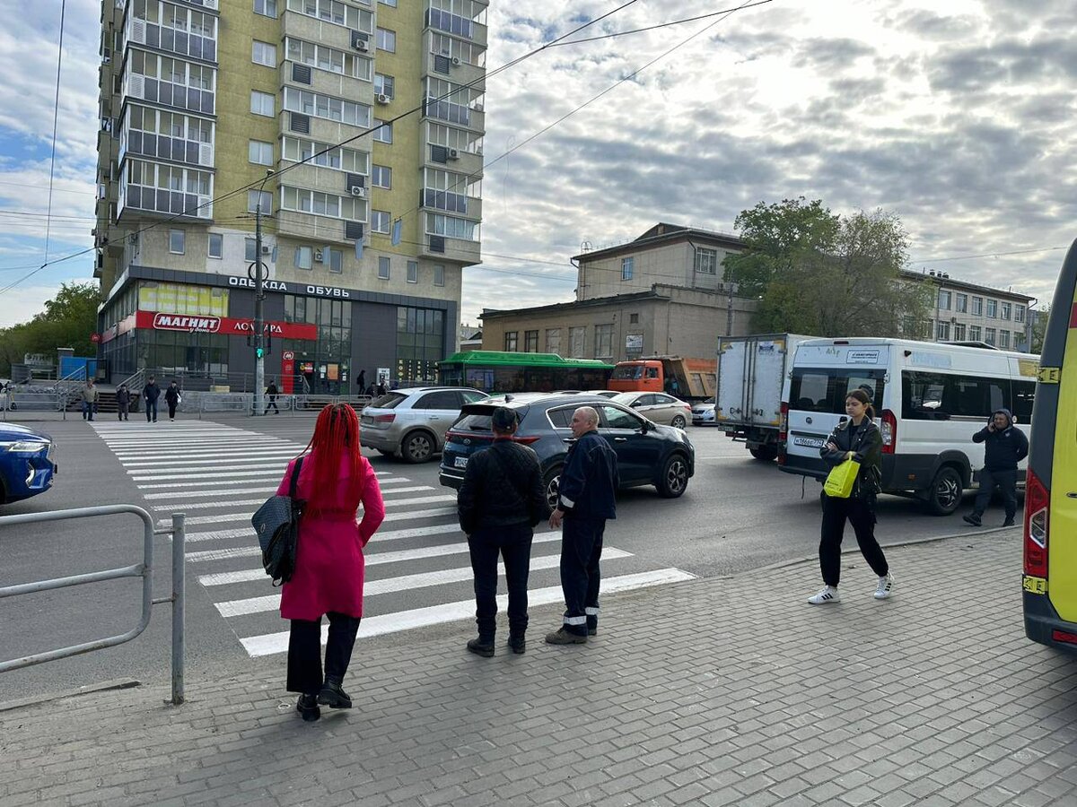 В Челябинске на улице Доватора водитель маршрутки сбил девушку | Урал Пресс  Информ | Дзен