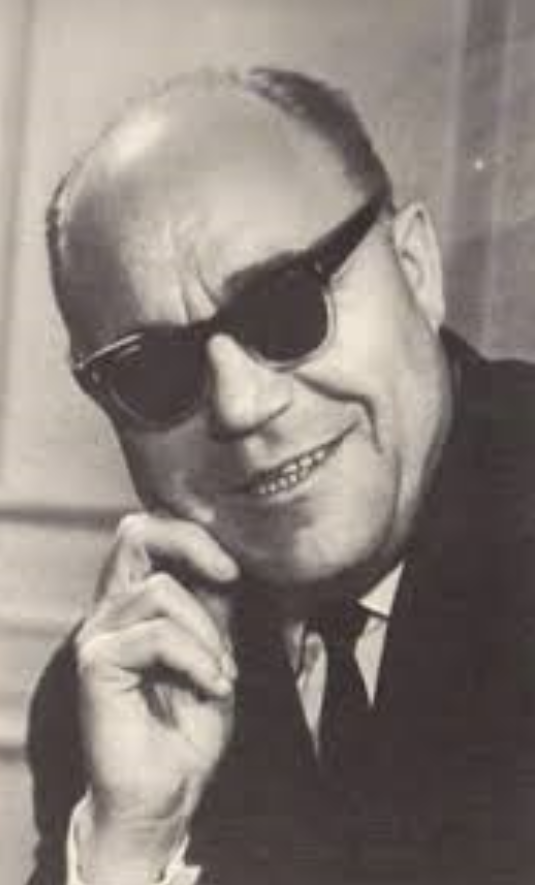 17 мая 1921 года родился композитор Николай Поликарпов 

Здесь, наверное, положено написать — это наш Рэй Чарльз.

Ну, так и есть.