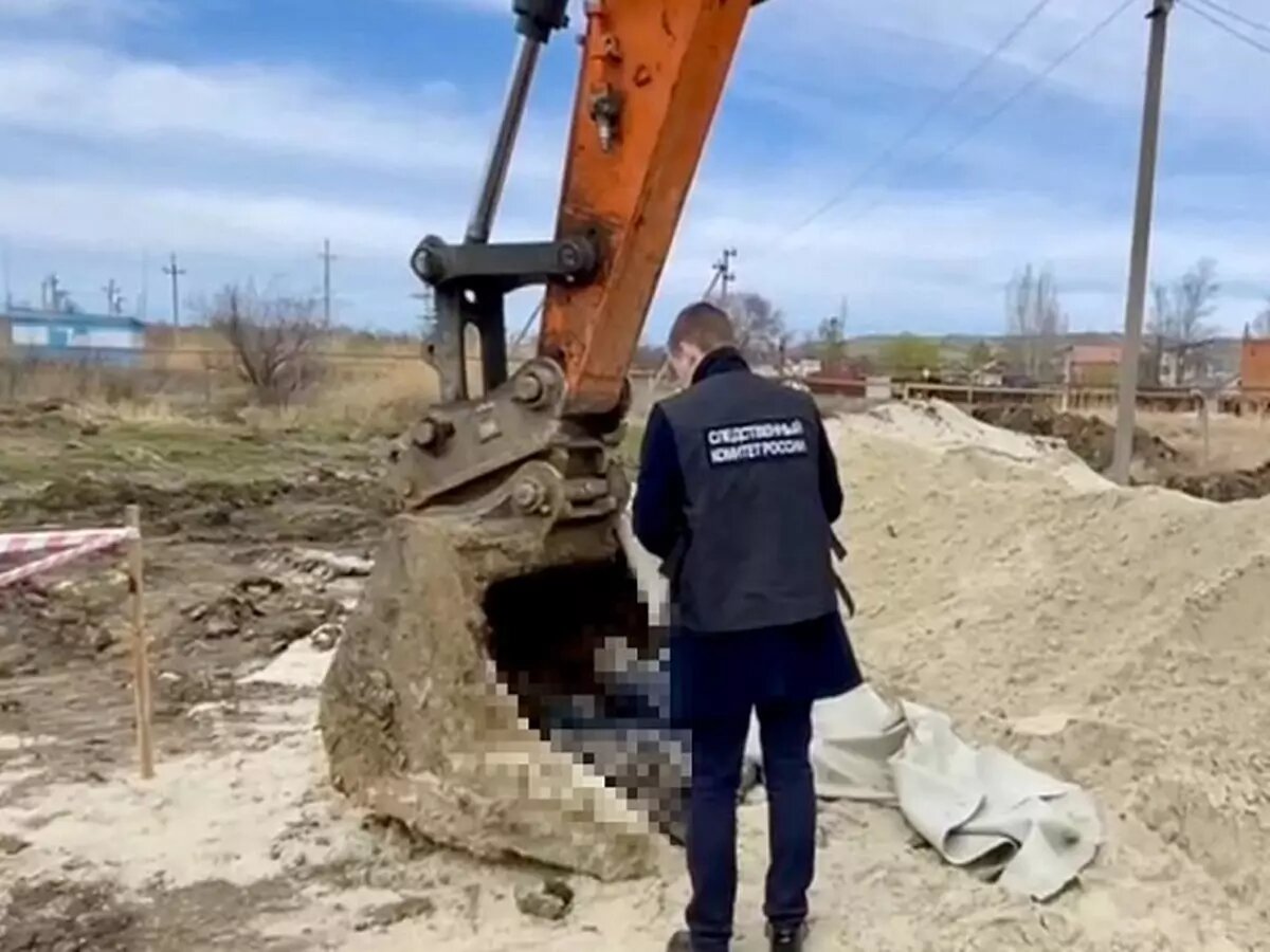 Под Саратовом рабочего насмерть засыпало землей | Donday.ru | Дзен