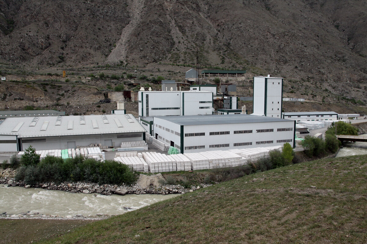 Завод "ГИПСОЛИТ" в Баксанском ущелье Кабардино-Балкарии