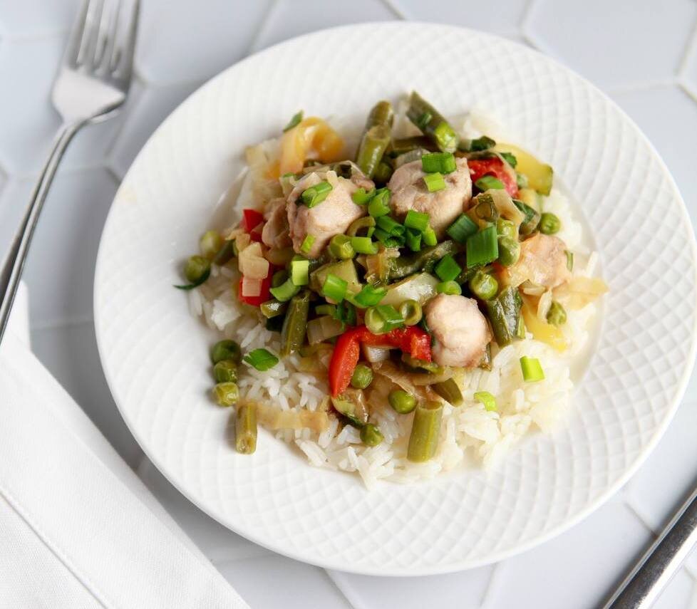 Филе кролика с овощами в азиатском стиле от Даши Третьяковой - автора чудесных рецептов нашей "Осознанной кулинарии". Рецепт тут: @wellness_hedonism