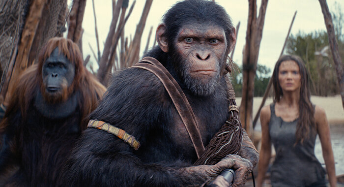 Режиссер Уэс Болл (сериал «Бегущий в лабиринте») руководит этой захватывающей частью франшизы «Планета обезьян: Новое царство».-2