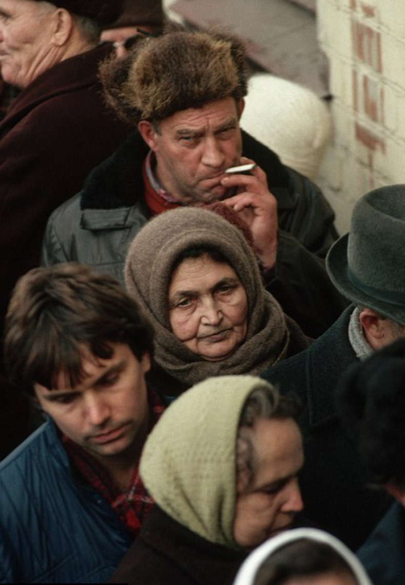 Питер тернли катя. Москва ларьки 90е. Повседневная жизнь в 1990 г. Рынки 90-х годов. Рынок на свободе ярославль в 90е.