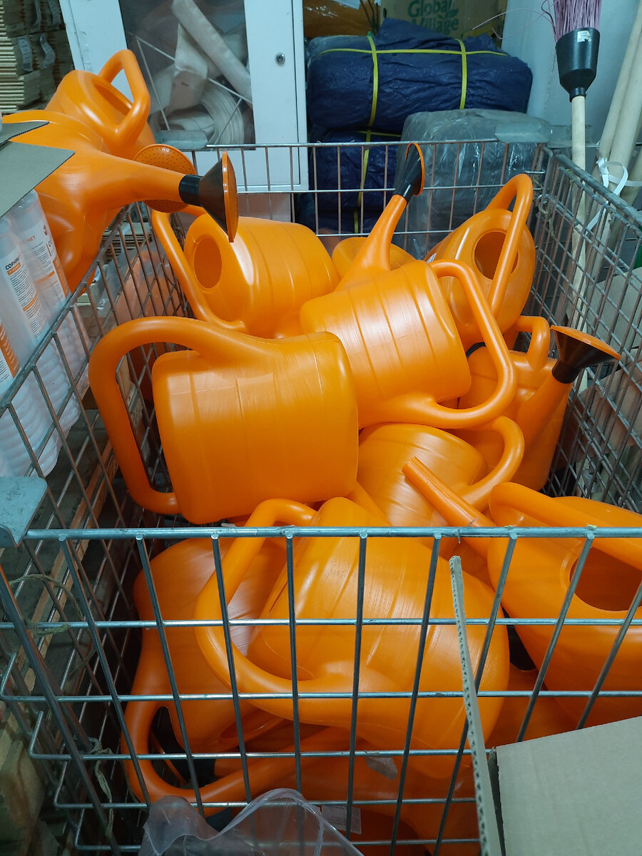 Необходимость, лейка