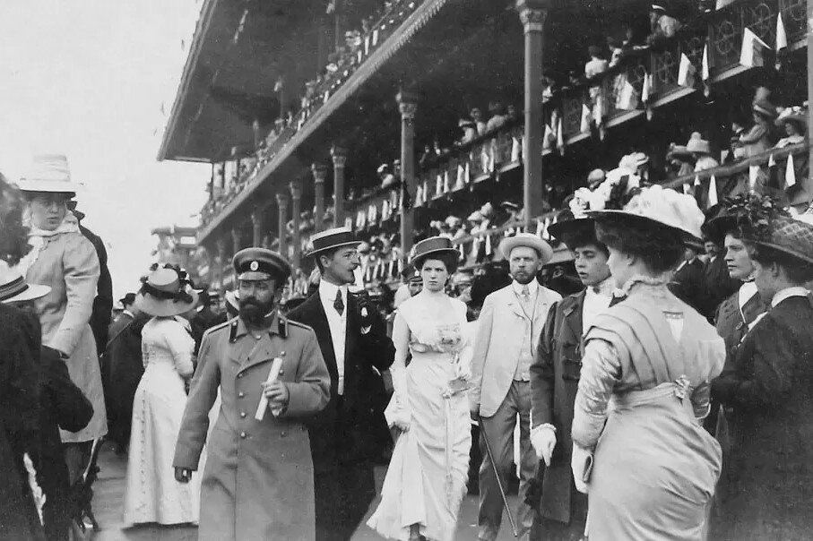 Аристократия на скачках на беговом ипподроме, 1909 год. Фото: PastVu