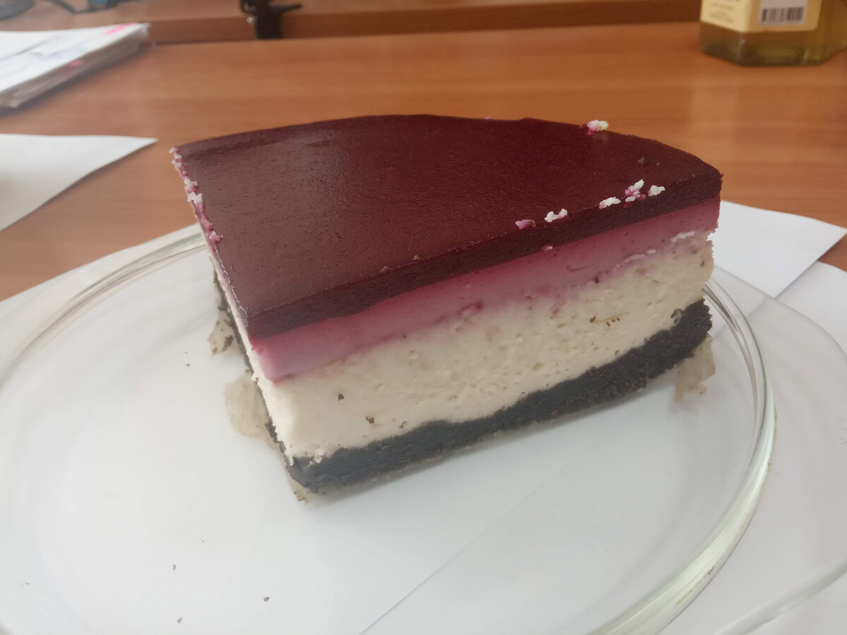 Чизкейк с черной смородиной