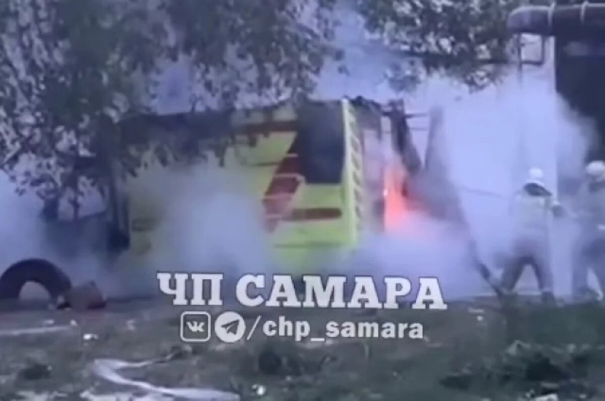   В Самаре сгорела «ГАЗель» «скорой помощи», а за городом фура КамАЗ