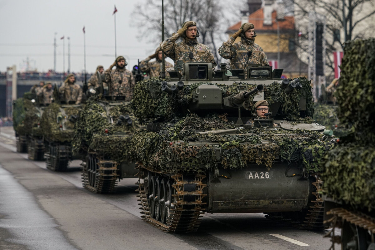 Хочешь - не хочешь, а тратиться на оборону придется - решили власти Балтии © Sputnik 