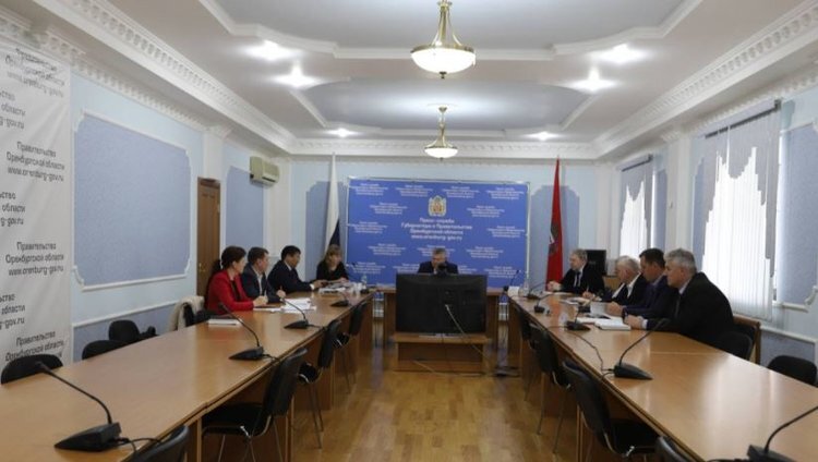    Более 100 тысяч литров фунгицидов закупили аграрии Оренбургской области для обработки семян