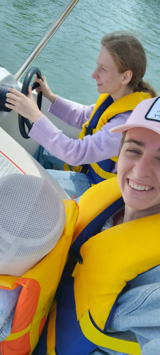 Мы с с сестрой у руля. 