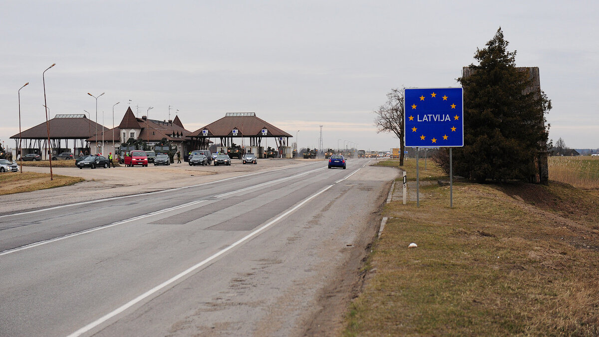 Множество жителей Латвии предпочли перебраться за границу © U.S. Army Europe Images 
