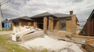  📷    Сносить не будут. В ЖК «Дубовый Плес» Оренбурга после паводка дома отремонтируют Белов Михаил Александрович