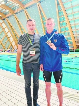    Александр Харланов со своим тренером Сергеем Мельниковым. Фото: Из личного архива