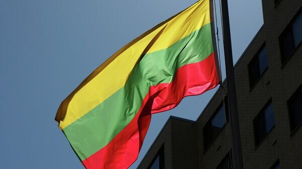    CC BY 2.0 / Mr.TinDC / Lithuanian Embassy Flag