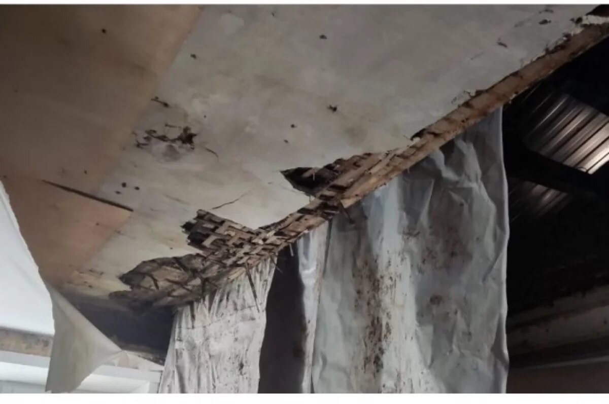    Дом кирпичный, перекрытия у него деревянные