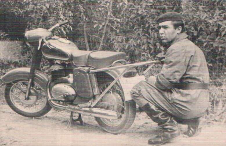 Советские люди с уважением относились к большинству моделей мотоциклов, которые выпускались отечественным автопромом. Это было не такое предвзятое отношение как, к примеру, сейчас.-2