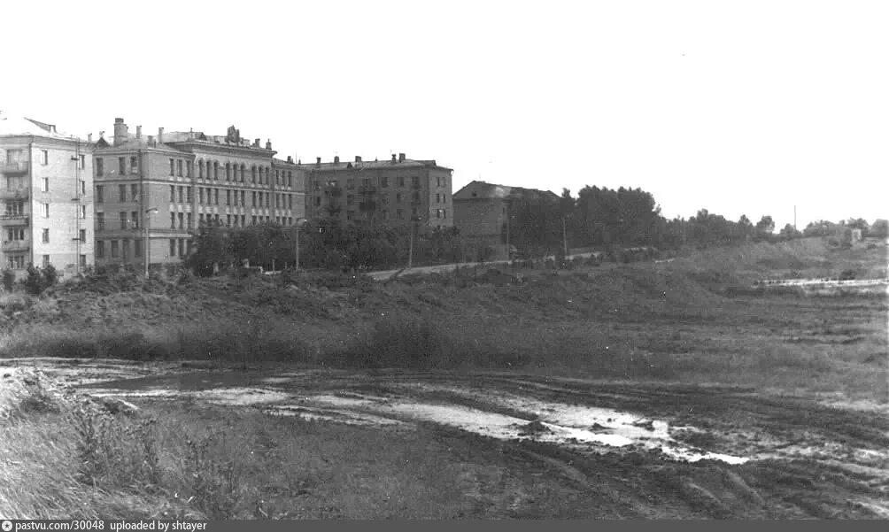 Открытое шоссе от будущего дома №25к2 в сторону Окружной железной дороги, 1961. С сайта www.pastvu.com.