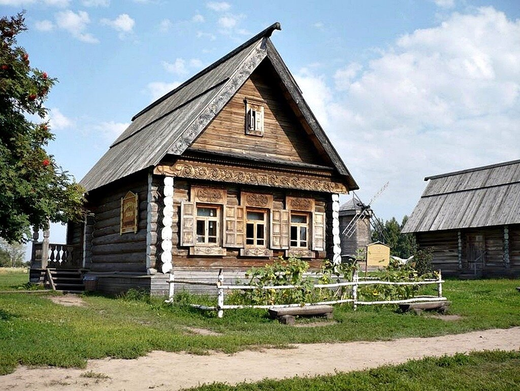 Русь, как известно, это не Средиземноморье, погода большую часть года в большинстве регионов стояла прохладная, средняя годовая температура отрицательная, лето короткое, без печки не обойтись.