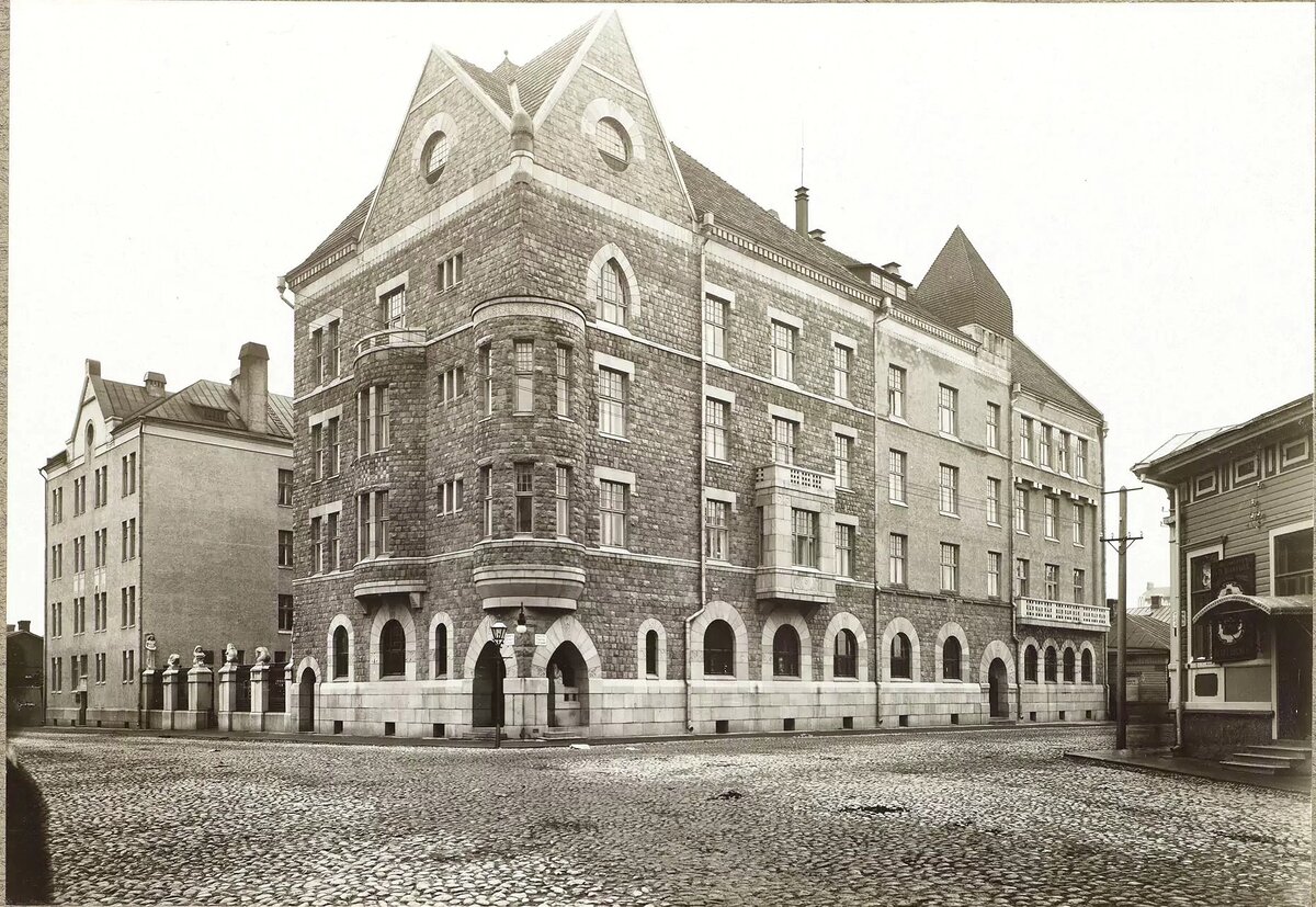 Дом торговой фирмы «Хякли, Лаллукка и К°» (фин. Lallukan talo). Источник: pastvu