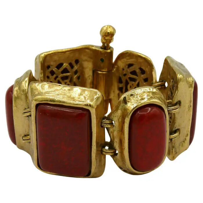 YVES SAINT LAURENT YSL Винтажный браслет-манжета из искусственного коралла.