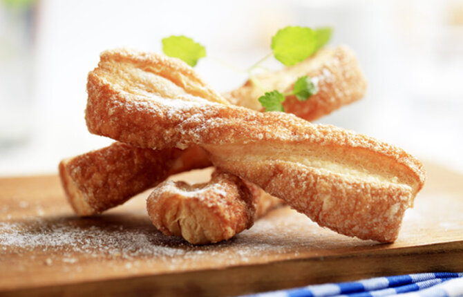 Язычки слоеные с сахаром