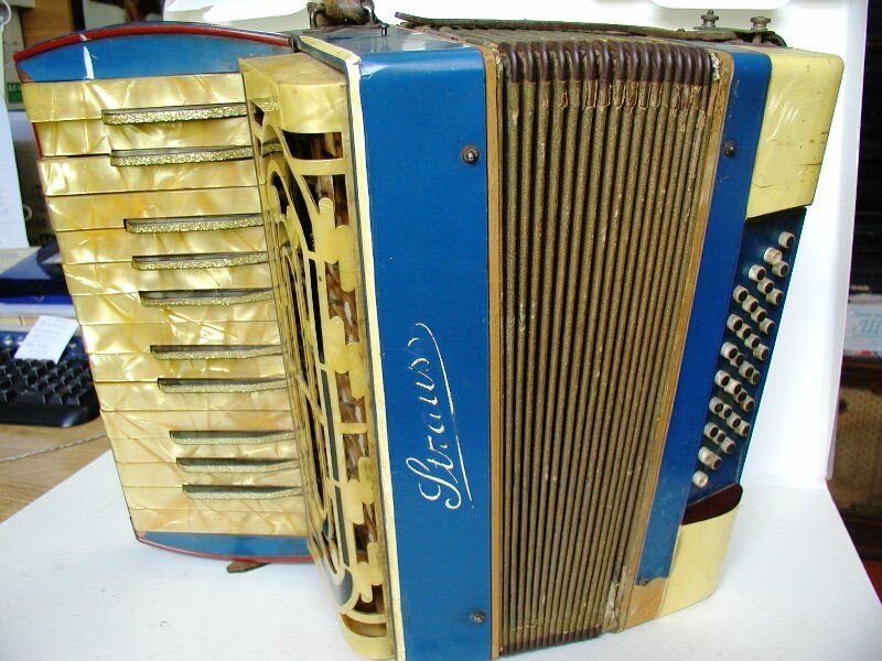 Трофейный аккордеон времен I мировой войны из семьи Литвиновых.
