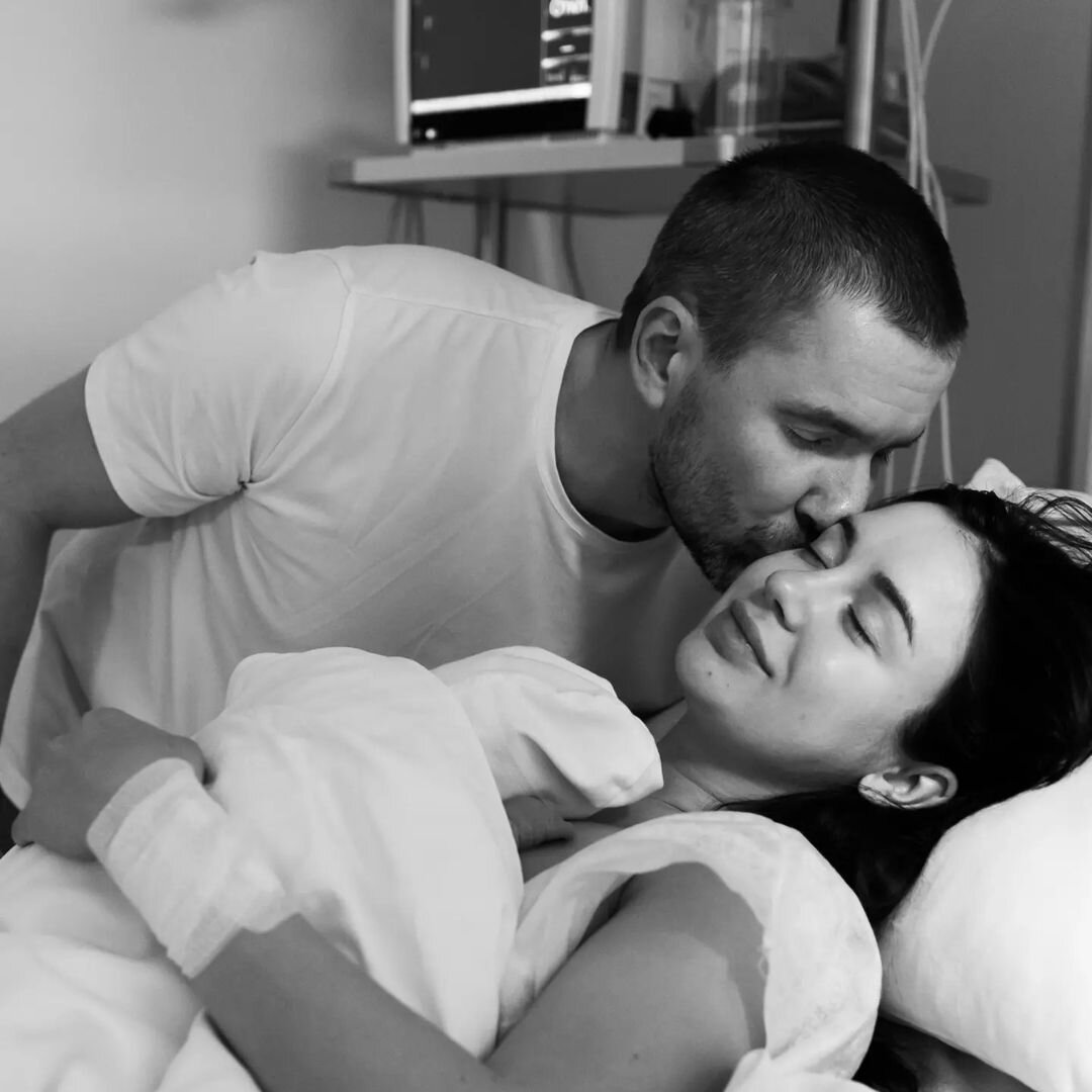    Олег Винник с супругой Анной и новорожденным сыномСоцсети