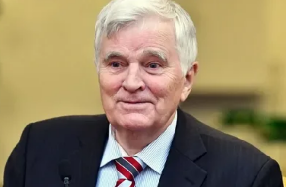 На фото: Пётр Петрович Толочко (21 февраля 1938 — 28 апреля 2024) — советский и украинский историк-медиевист, археолог, профессор, академик НАН Украины, иностранный член Российской академии наук.