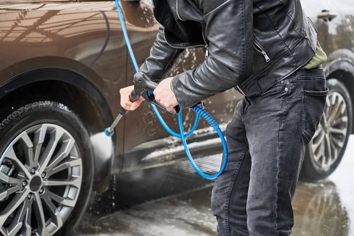    Первая моющая станция на базе электромобиля начала работать в Петербурге