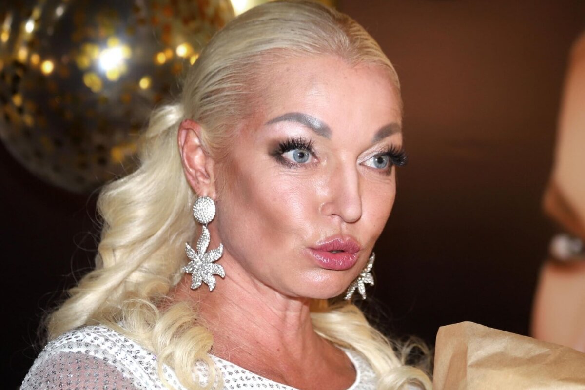     «Я плакала в самолете, когда возвращалась из Греции»: Анастасия Волочкова рассказала о предательстве домработницы