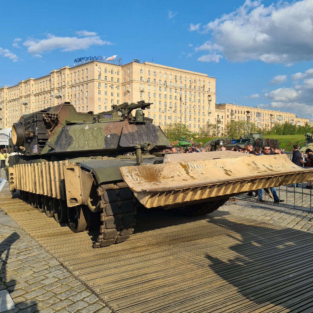 Поклонная гора фото трофейной техники Выставка трофейной военной техники и вооружения "Трофеи армии России" в Москве н