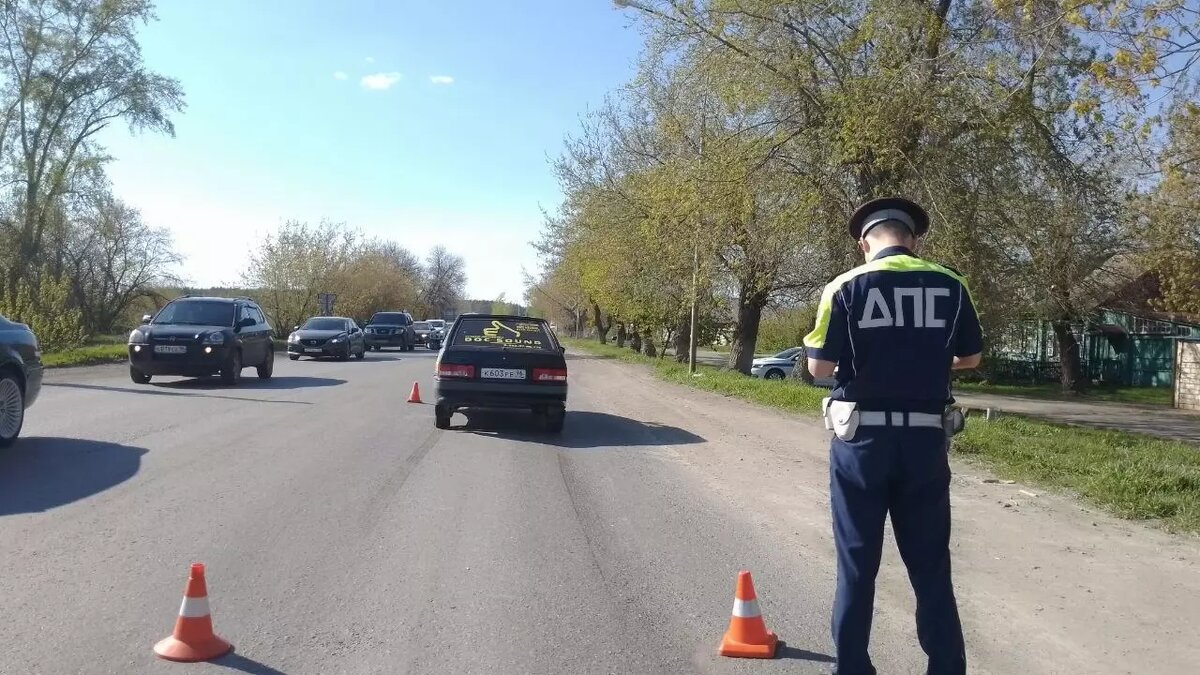 Ребенок в Каменске-Уральском перебегал дорогу в неположенном месте и попал  под колеса | Новости Тагила TagilCity.ru | Дзен