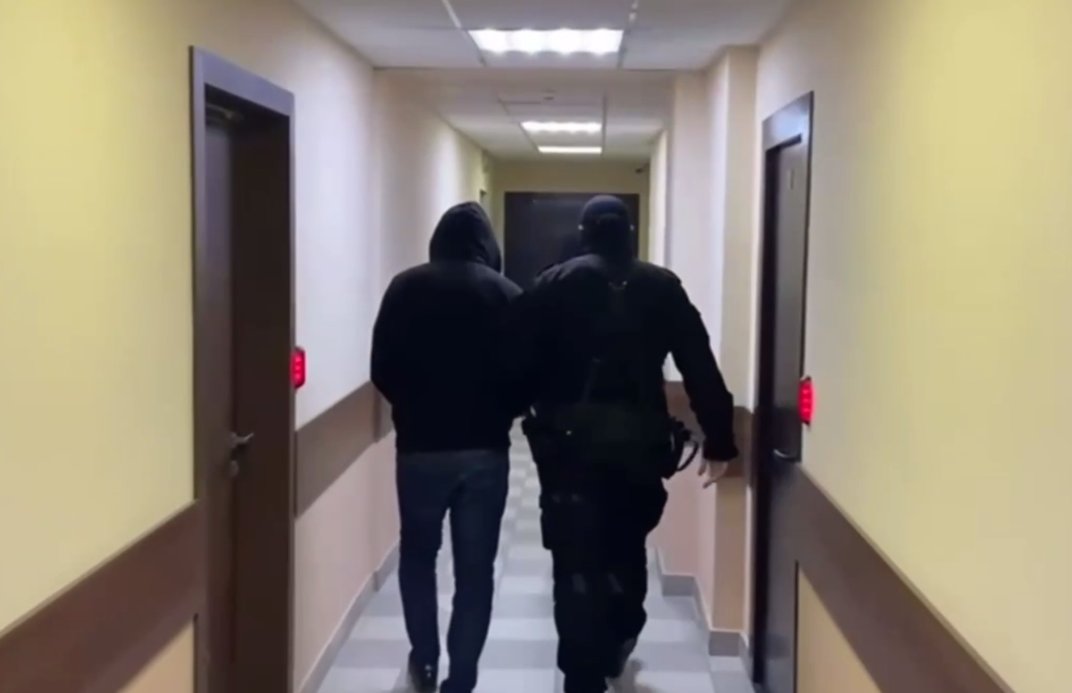 Экс-полицейского, который ставил на учет нелегалов в Москве, арестовали на 2 месяца